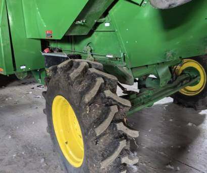 JohnDeere 約翰迪爾R230收割機