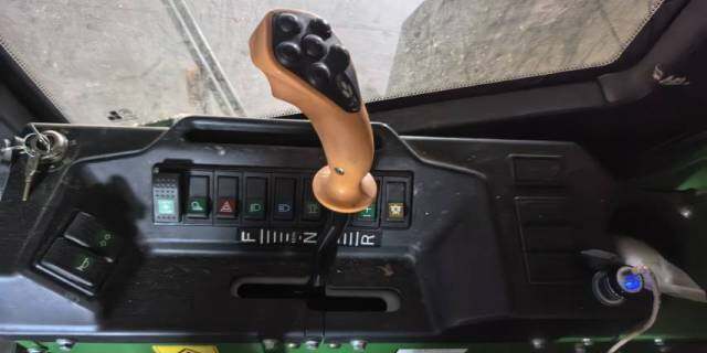 JohnDeere 约翰迪尔R230收割机