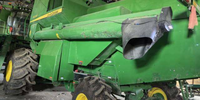 JohnDeere 约翰迪尔R230收割机
