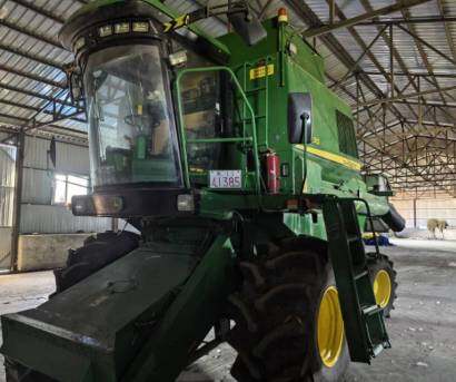 JohnDeere 約翰迪爾R230收割機