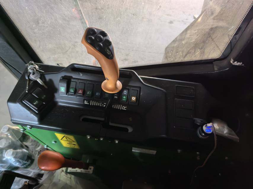 JohnDeere 约翰迪尔R230收割机