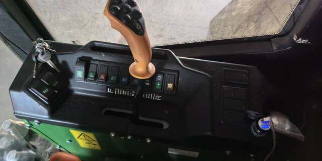 JohnDeere 约翰迪尔R230收割机