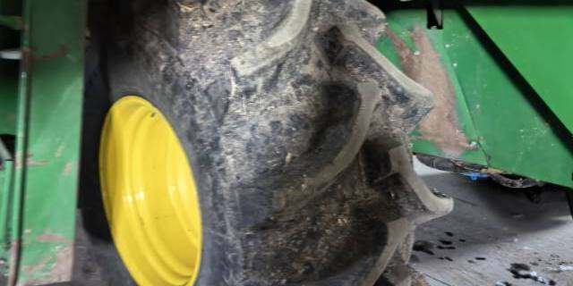 JohnDeere 约翰迪尔R230收割机