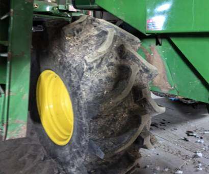 JohnDeere 約翰迪爾R230收割機