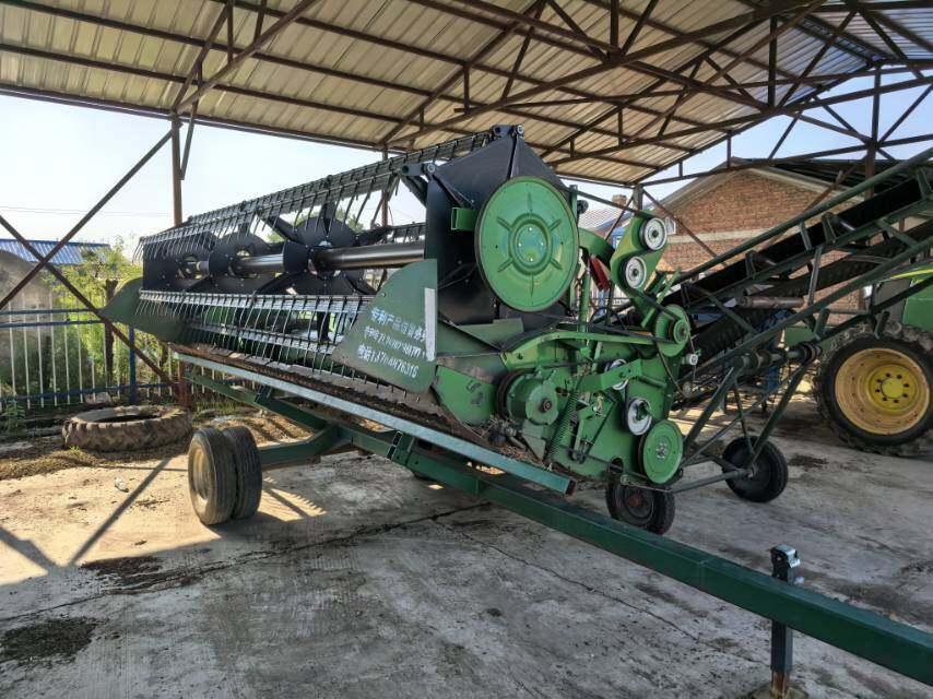 JohnDeere 约翰迪尔R230收割机