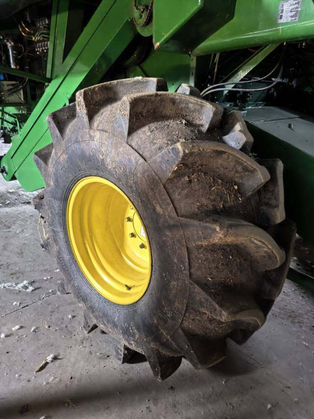 JohnDeere 约翰迪尔R230收割机