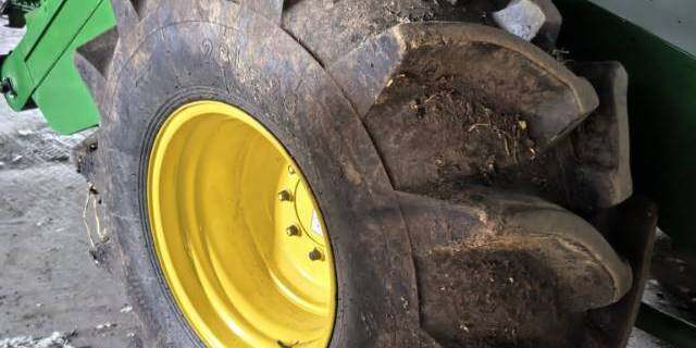 JohnDeere 约翰迪尔R230收割机