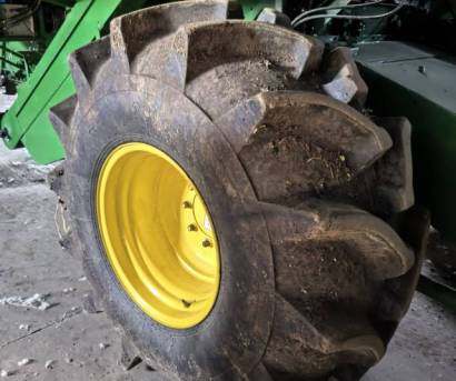 JohnDeere 約翰迪爾R230收割機