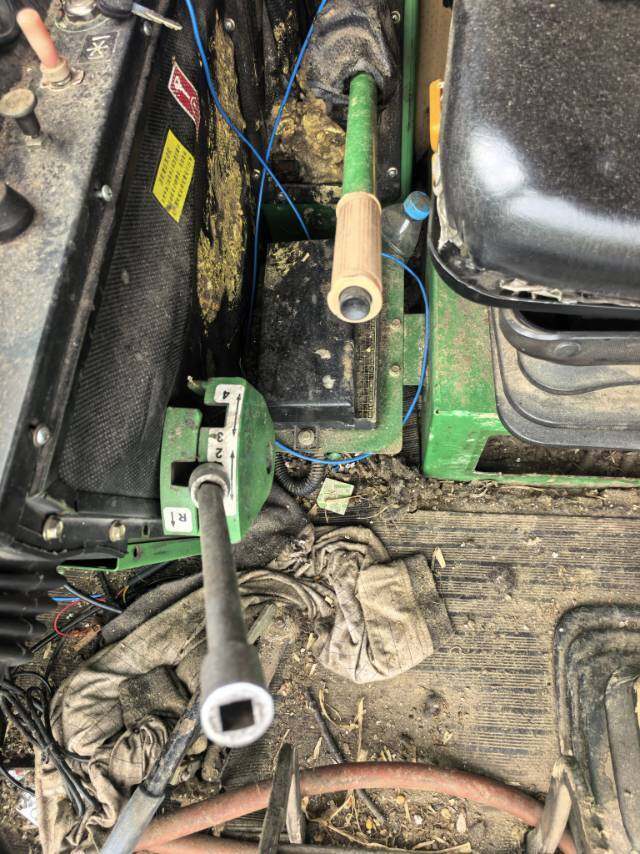 JohnDeere 约翰迪尔W210收割机