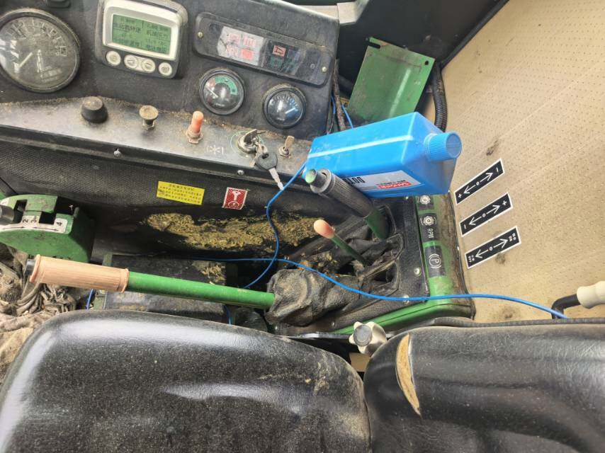 JohnDeere 约翰迪尔W210收割机