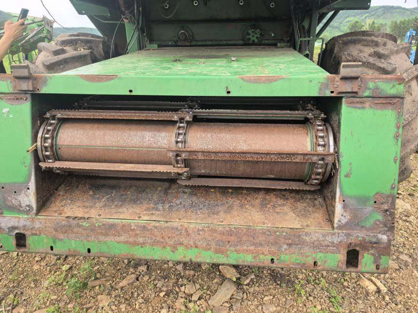 JohnDeere 约翰迪尔W210收割机