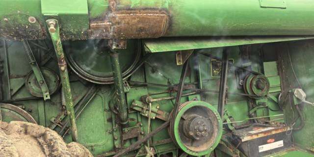 JohnDeere 约翰迪尔W210收割机