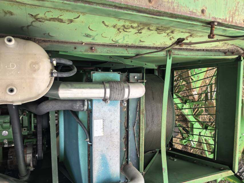 JohnDeere 约翰迪尔W210收割机
