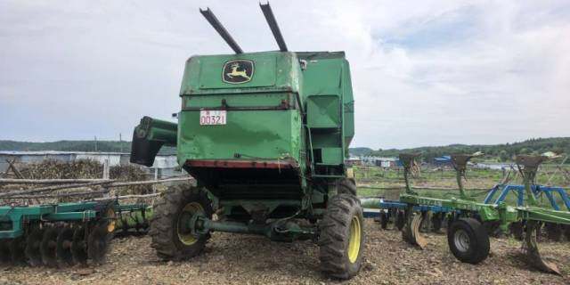 JohnDeere 约翰迪尔W210收割机
