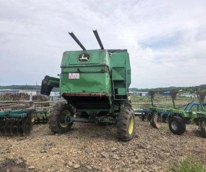 JohnDeere 约翰迪尔W210收割机