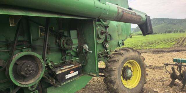 JohnDeere 约翰迪尔W210收割机