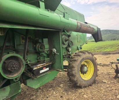 JohnDeere 约翰迪尔W210收割机