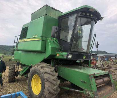 JohnDeere 约翰迪尔W210收割机