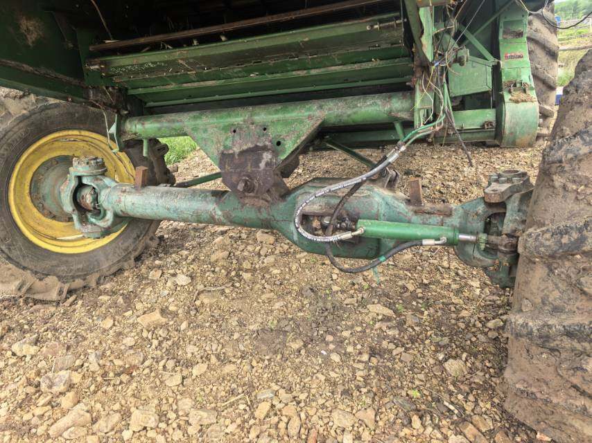 JohnDeere 约翰迪尔W210收割机