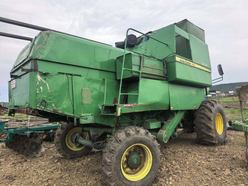 JohnDeere 约翰迪尔W210收割机