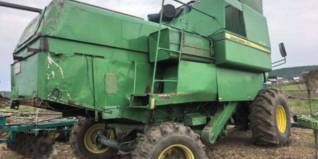 JohnDeere 约翰迪尔W210收割机