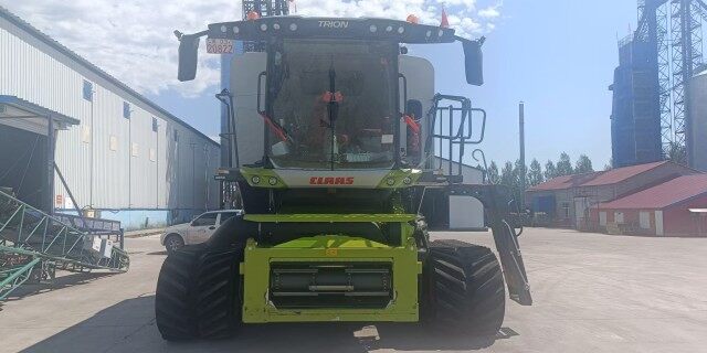 CLAAS 克拉斯730TT收割机