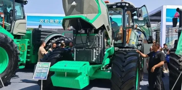2025年新疆農機展上璀璨明星——混合動力拖拉機